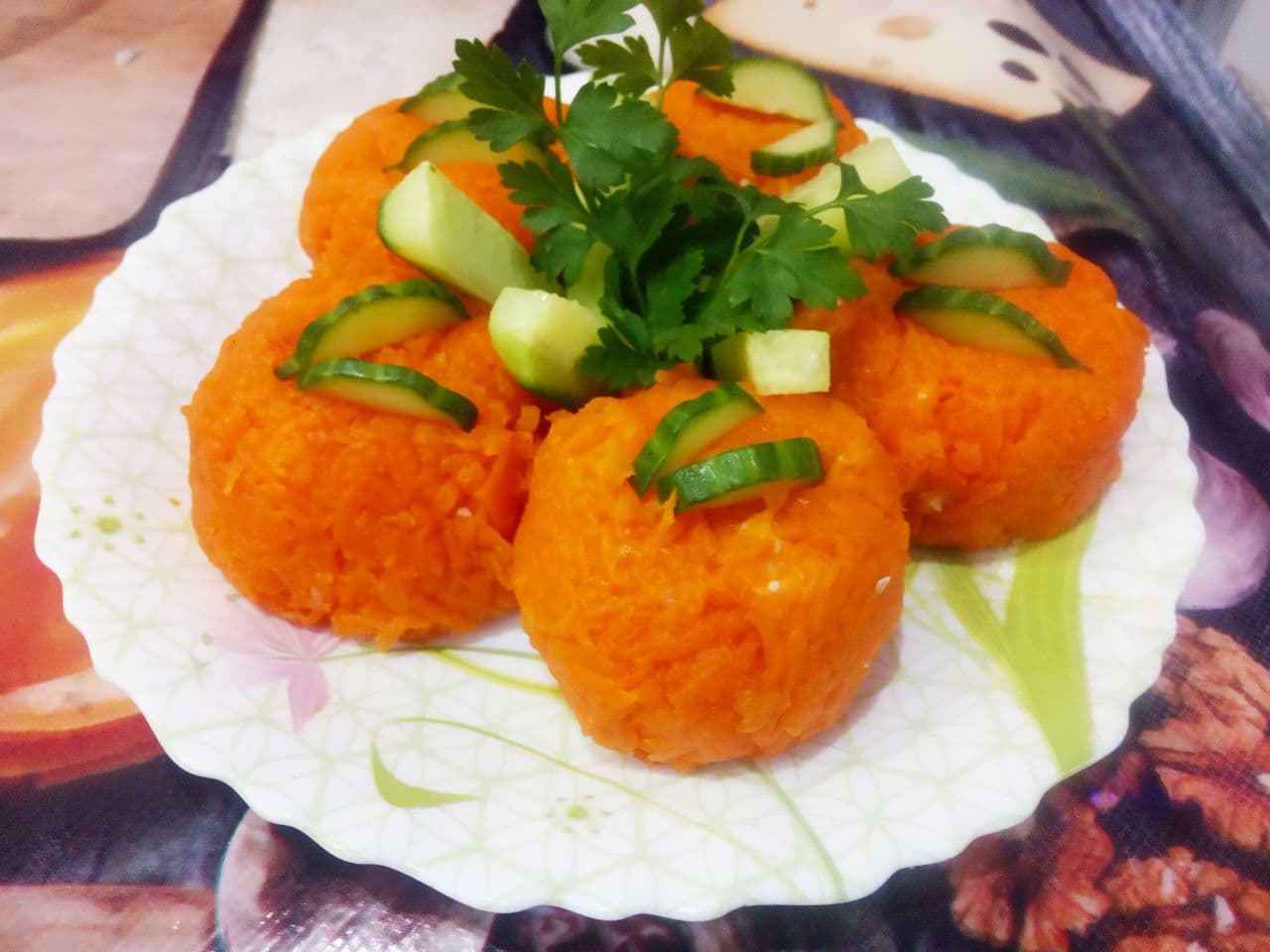 Салат из яиц, крабовых палочек и сыра
