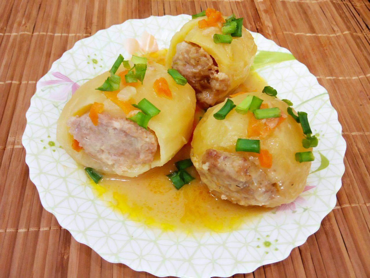 Тушеный картофель со свиным фаршем