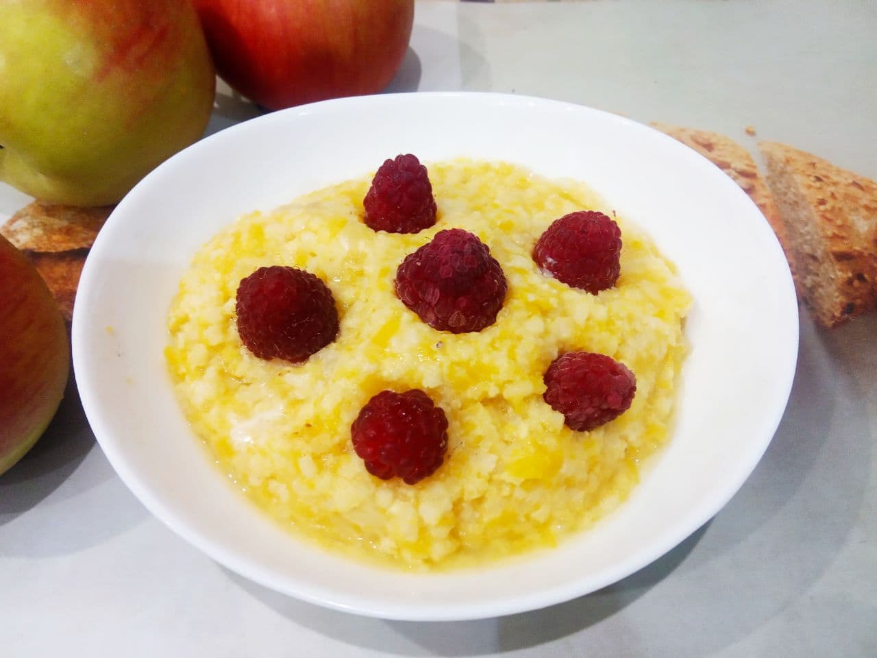Тыквенная каша с пшеном и яблоками