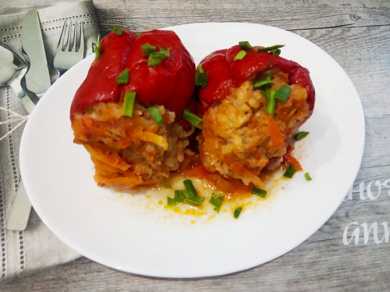 Фаршированный перец рисом и фаршем