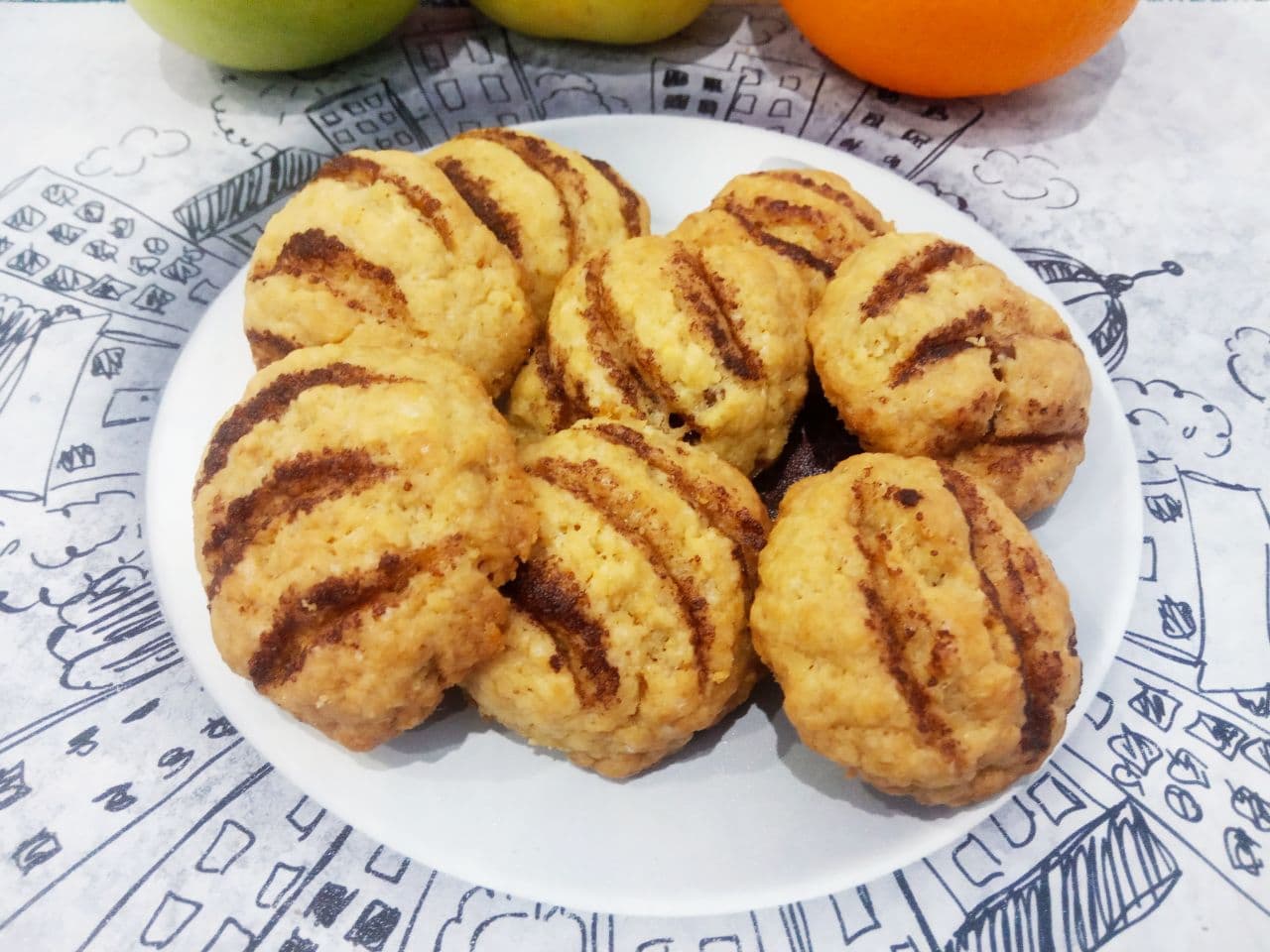 Печенье на растительном масле и вареных желтках с изюмом