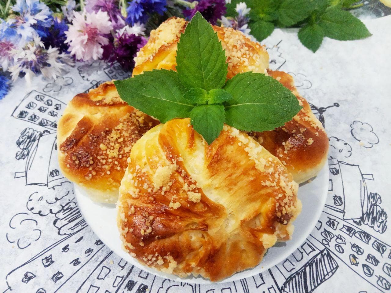 Булочки воздушные и слоистые, с крошкой