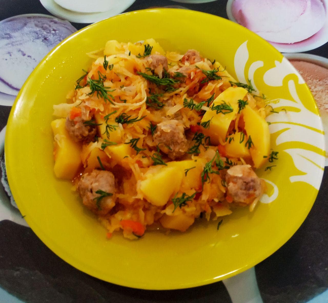 Овощное рагу с мясными шариками