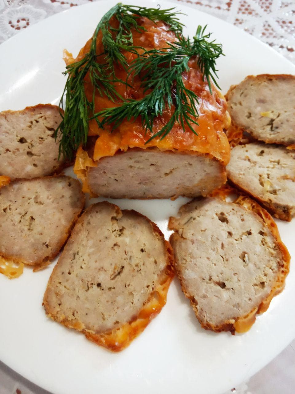 Рулет свиной с сыром