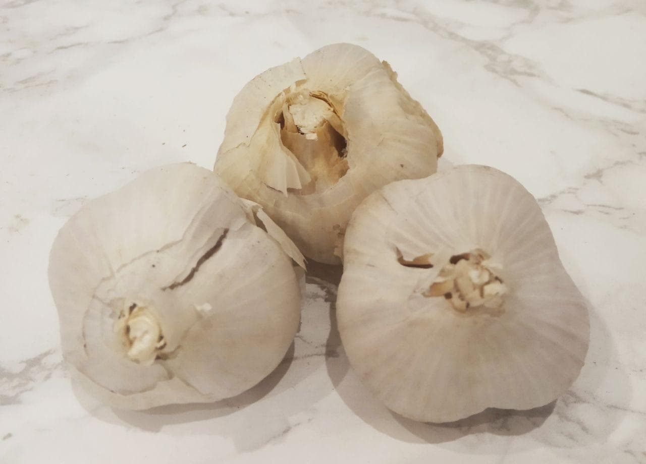 Чеснок обладает отличными вкусовыми качествами и полезными свойствами
