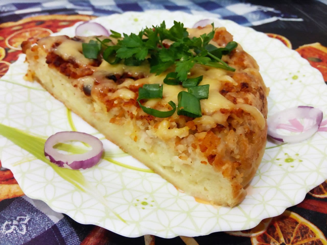 Заливной пирог с фаршем и луком на сковороде, просто и вкусно