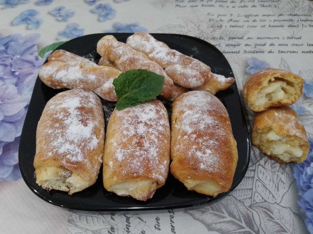 Булочки из творожного теста с творожной начинкой