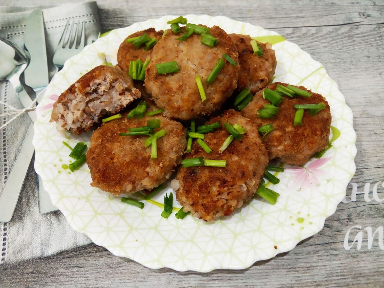 Котлеты мясные с добавлением гречневой крупы