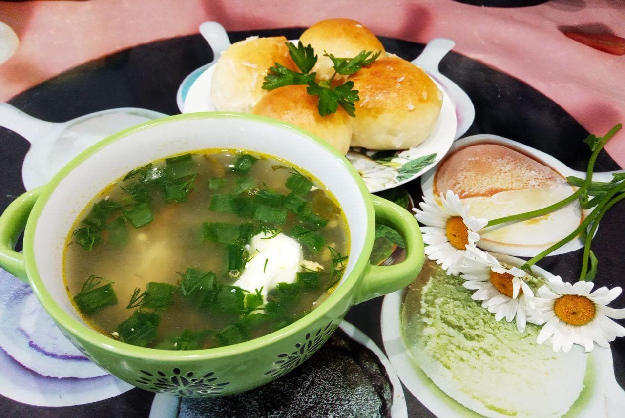 Зеленый борщ из щавеля, вкусный и аппетитный