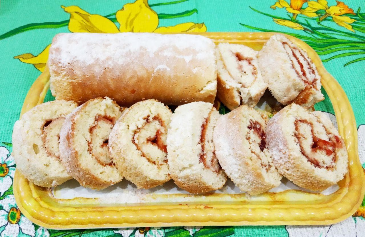 Рулет с джемом, быстро и вкусно