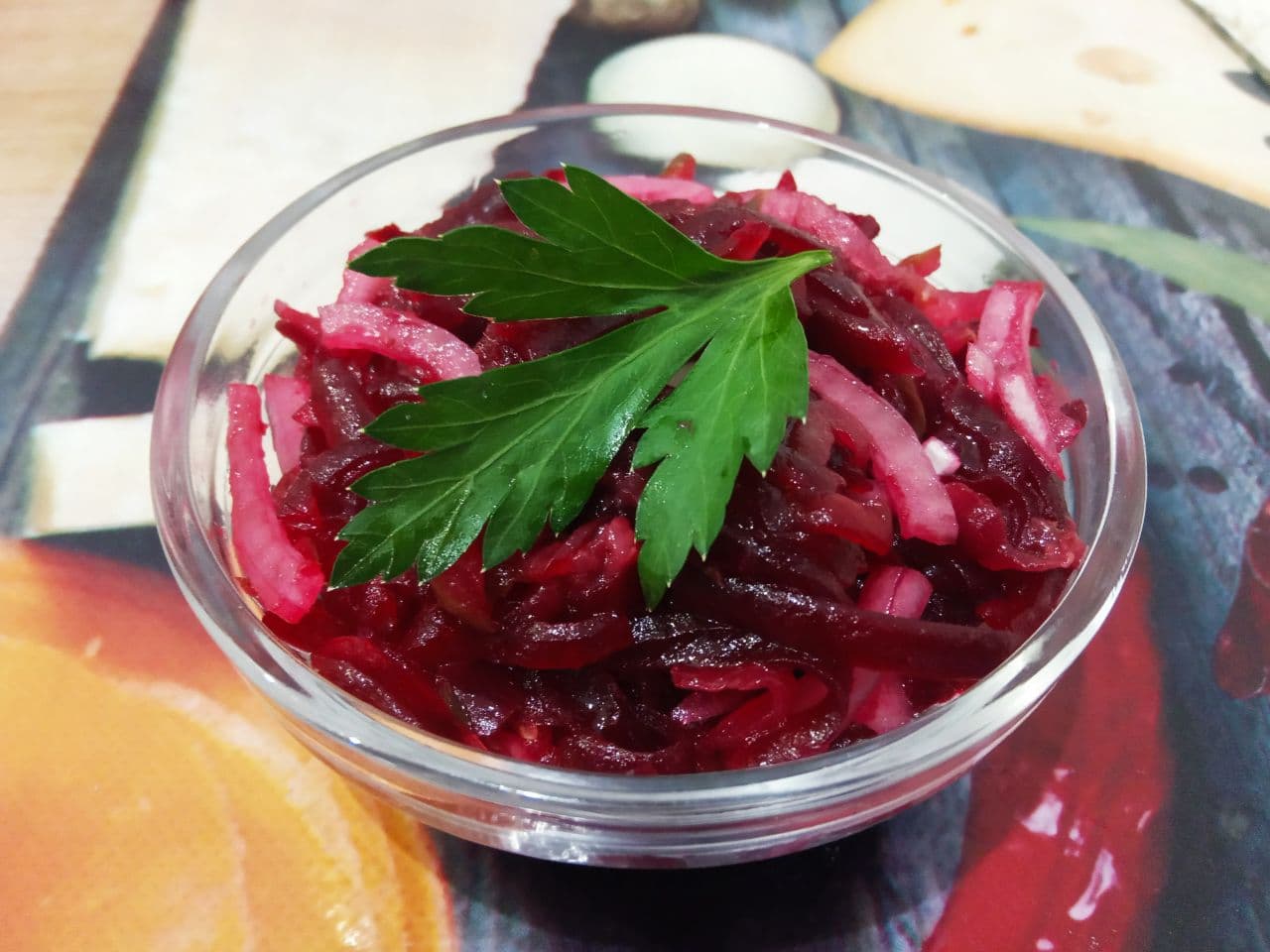 Салат из свеклы, огурцов и лука