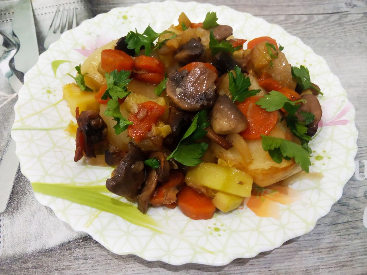 Рагу с овощами и грибами, запеченное в рукаве для запекания