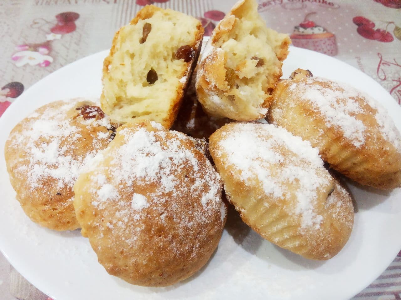 Мягкие и воздушные творожные кексики с изюмом