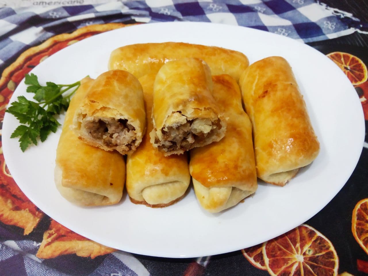 Простой рецепт пирожков из теста на растительном масле, с мясной начинкой