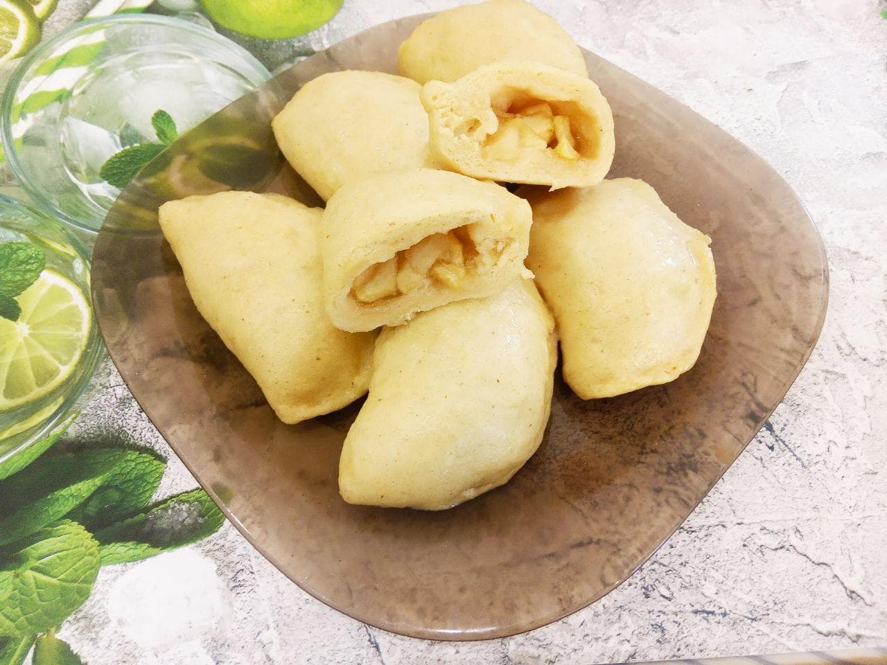 Вареники со свежими яблоками, на пару