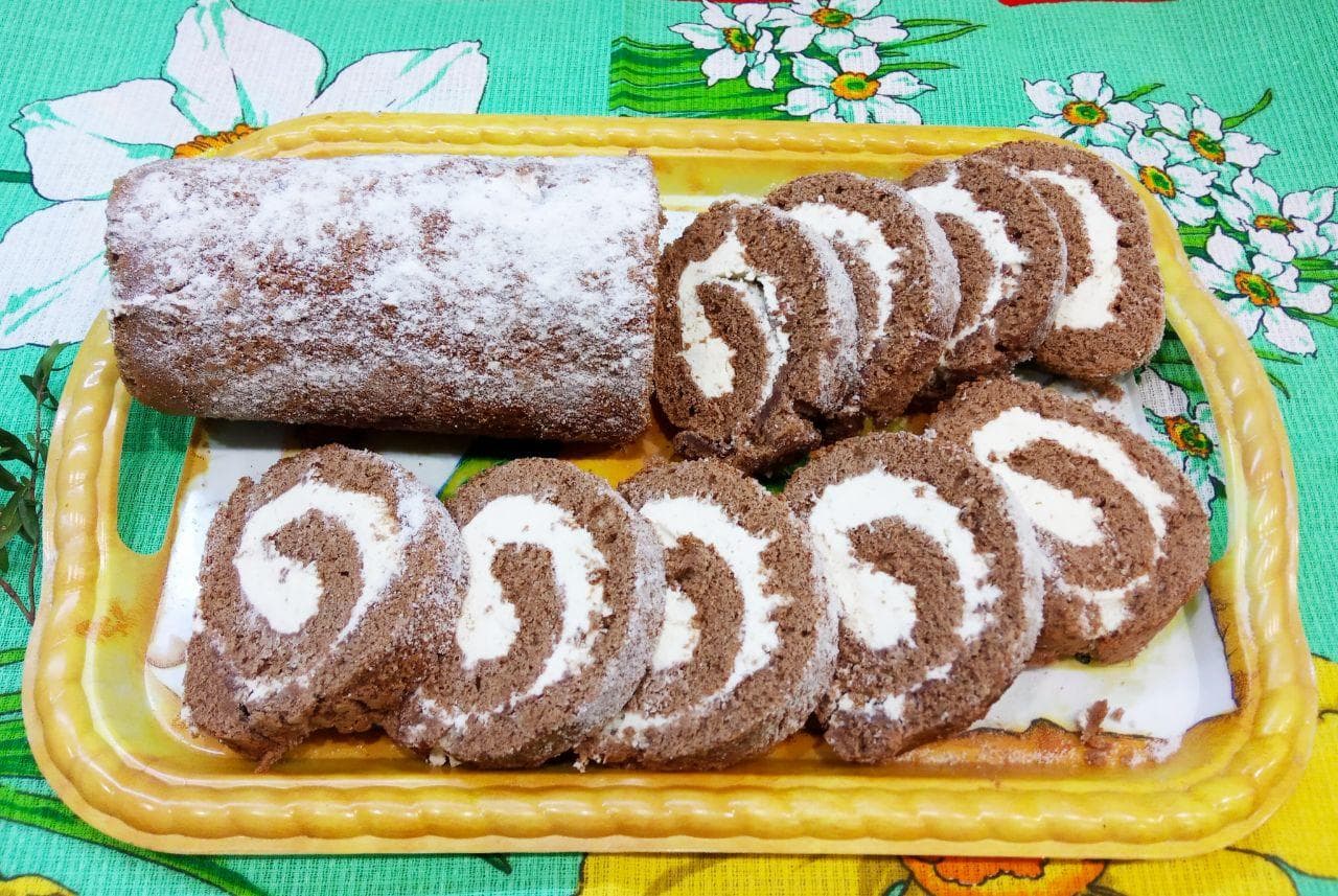 Шоколадный рулет с белково-масляным кремом