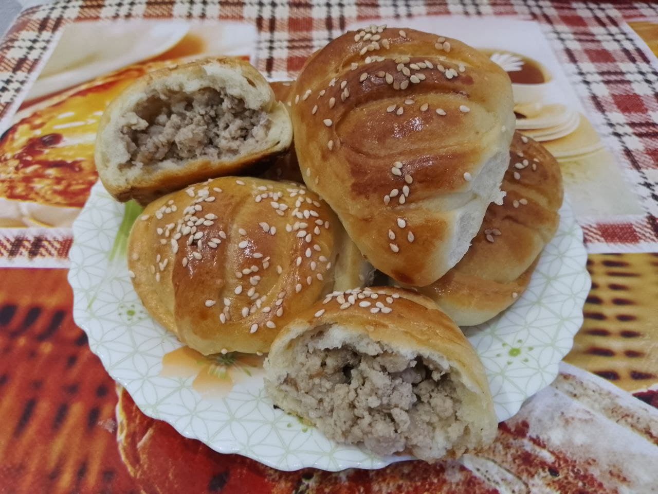 Вкусные и сытные пирожки из дрожжевого теста, с мясной начинкой