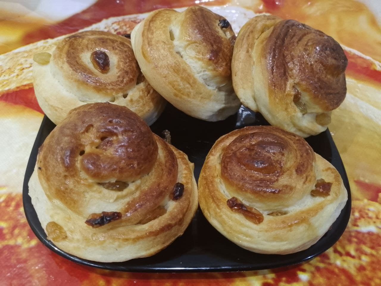 Булочки сдобные с изюмом