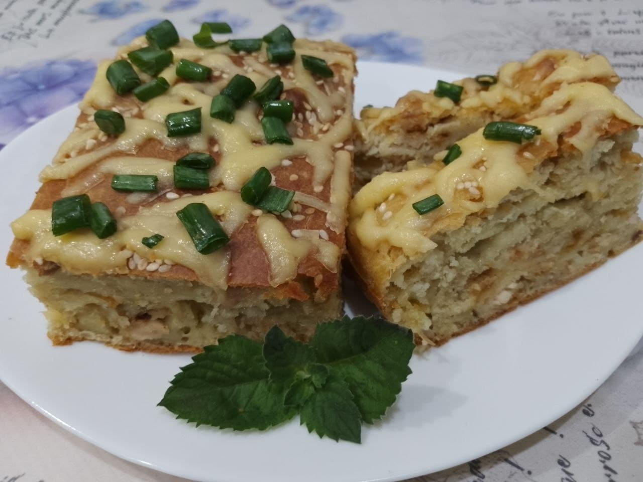 Заливной пирог с мясом и луком, вкусный и сытный