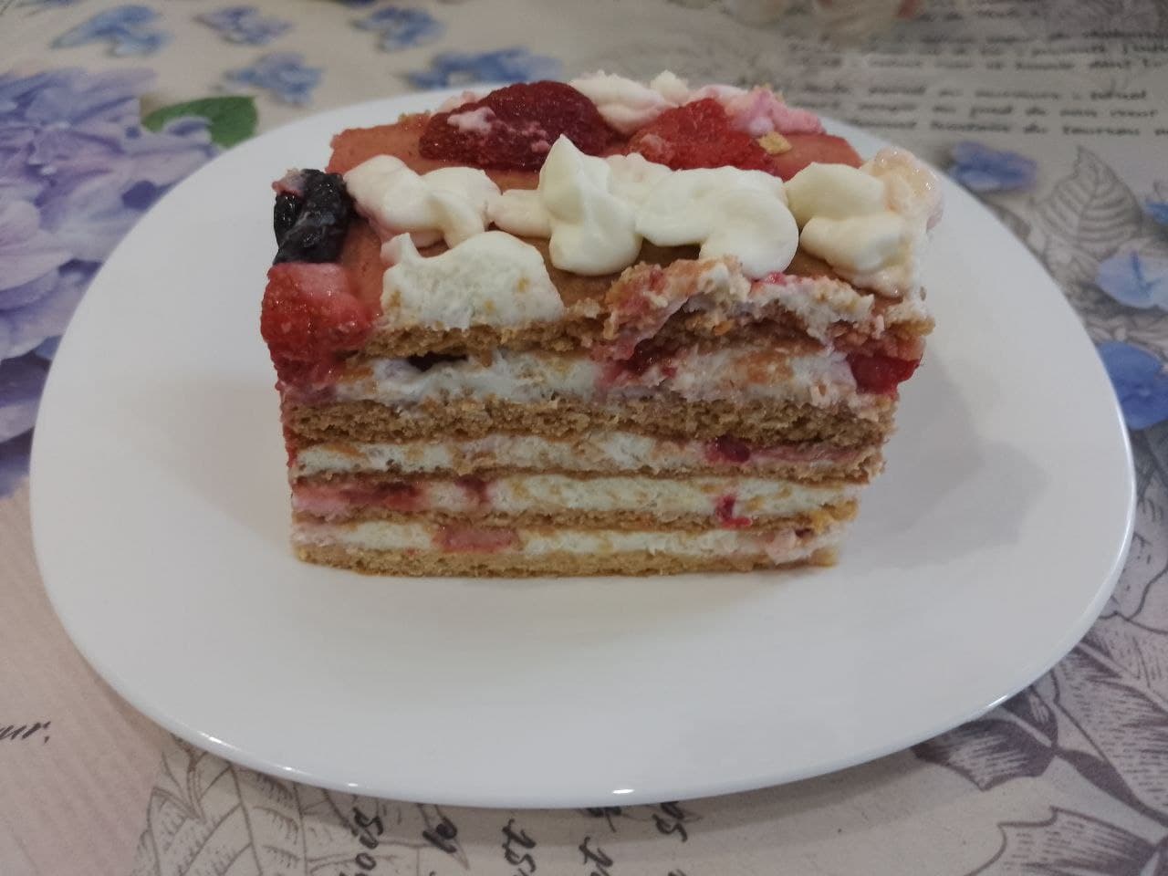 Торт с нежным кремом из сливок и творожного сыра, очень вкусный