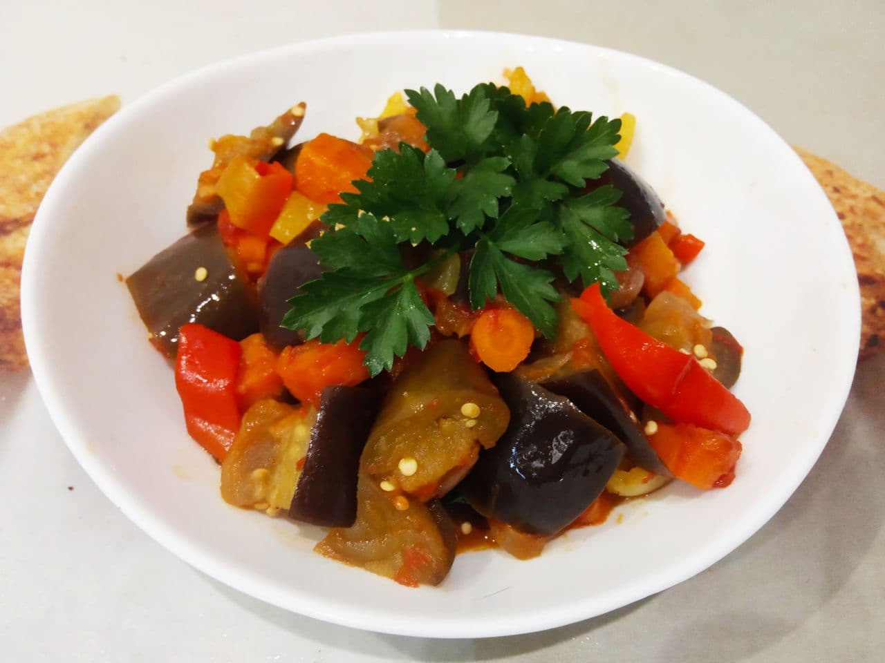 Овощи тушеные с баклажанами, вкусно и сытно