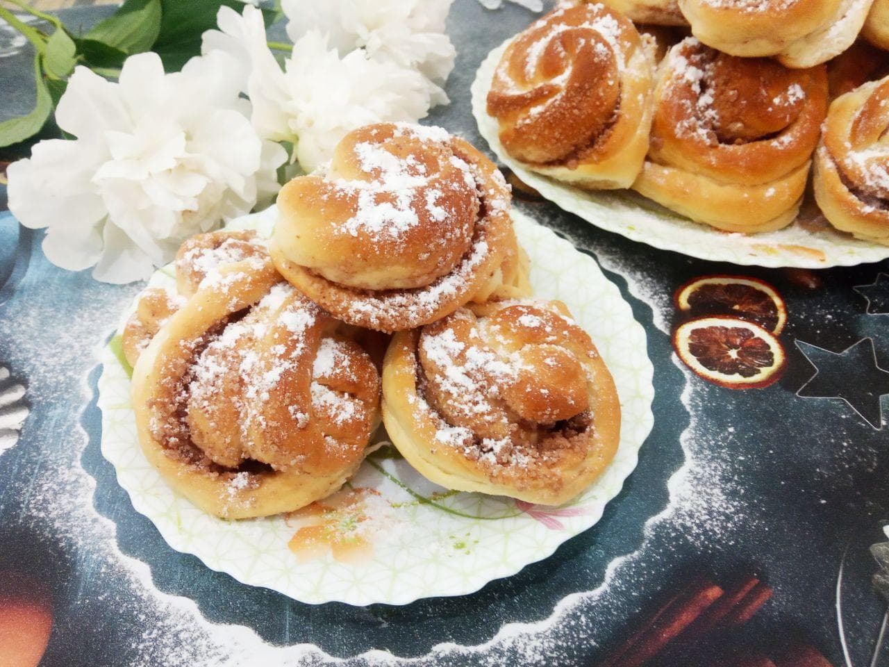Булочки с шоколадной крошкой из дрожжевого теста на желтках