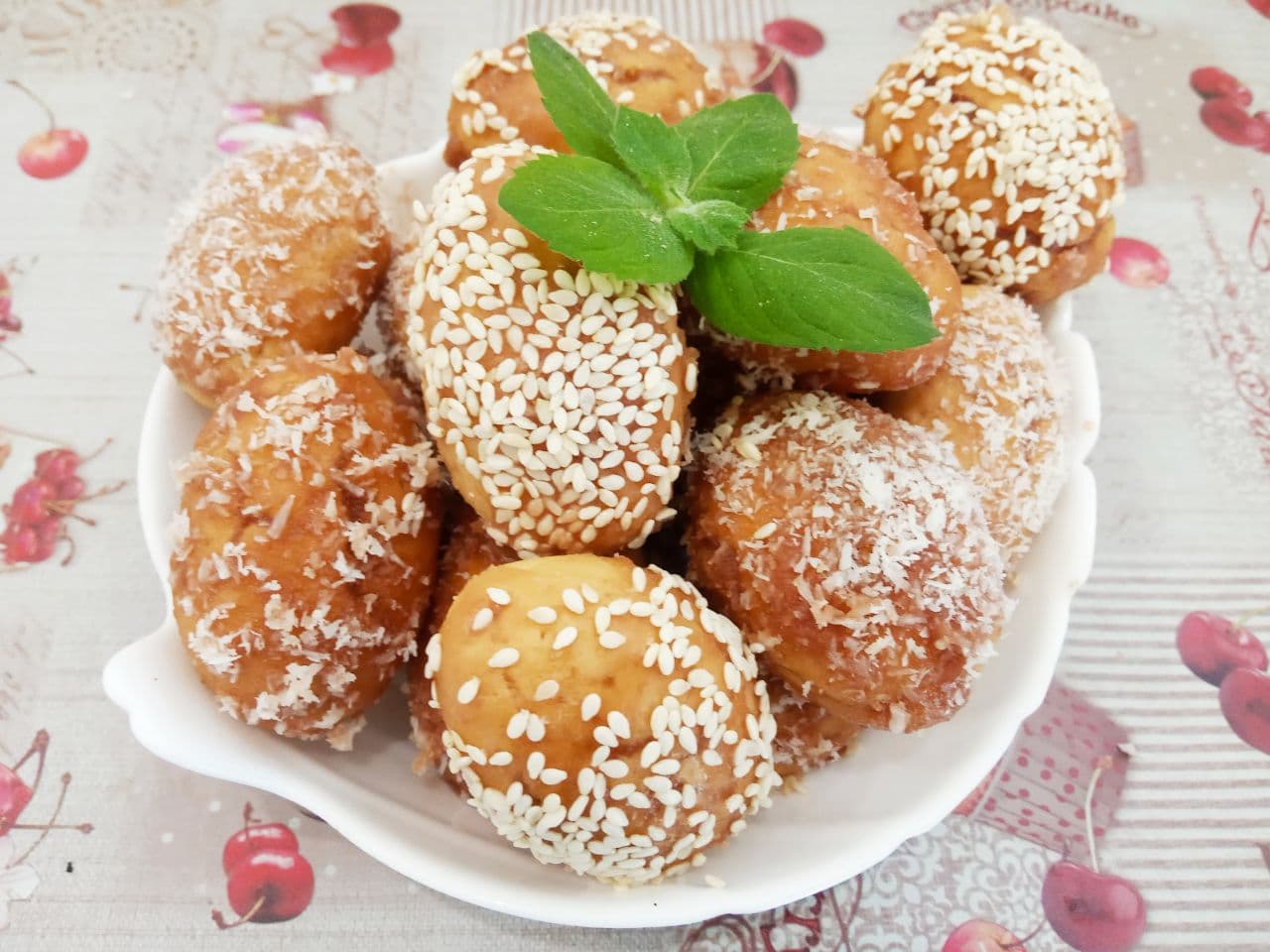 Домашнее печенье в глазури и кокосовой стружке