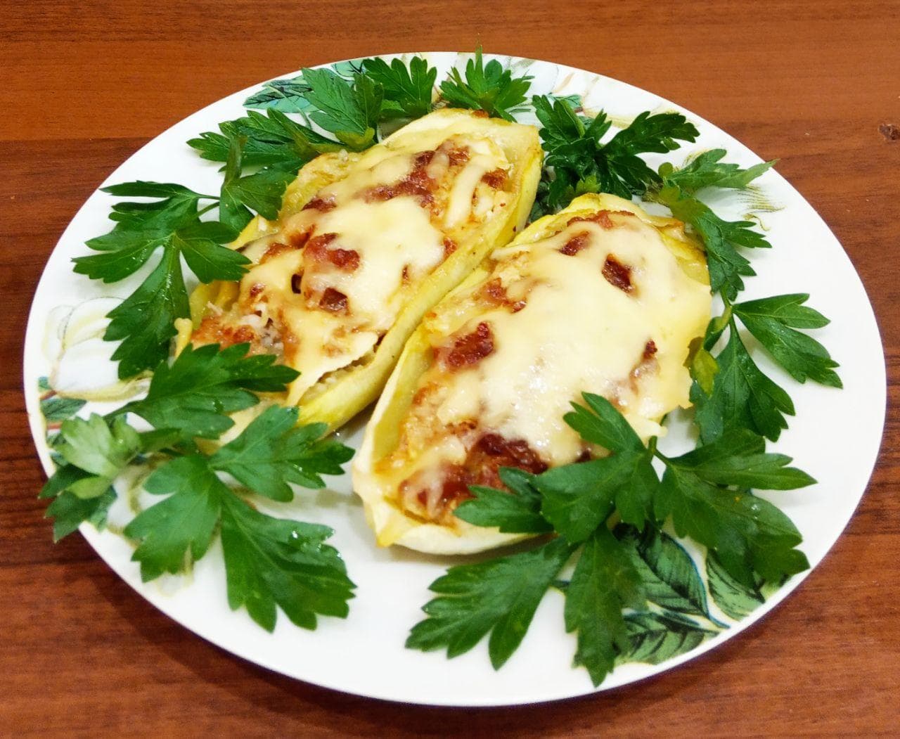 Кабачки фаршированные мясной начинкой и сыром
