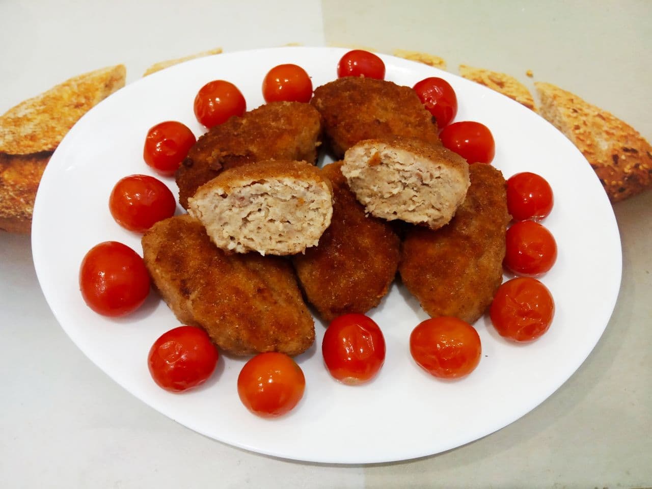 Простой рецепт сочных и нежных мясных котлет