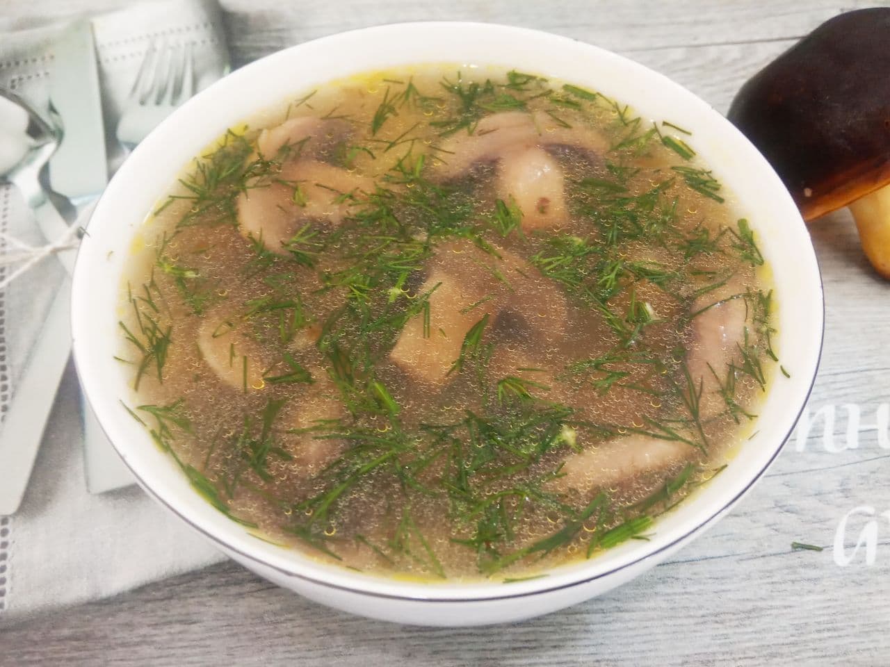 Суп фасолевый с грибами, вкусно и аппетитно
