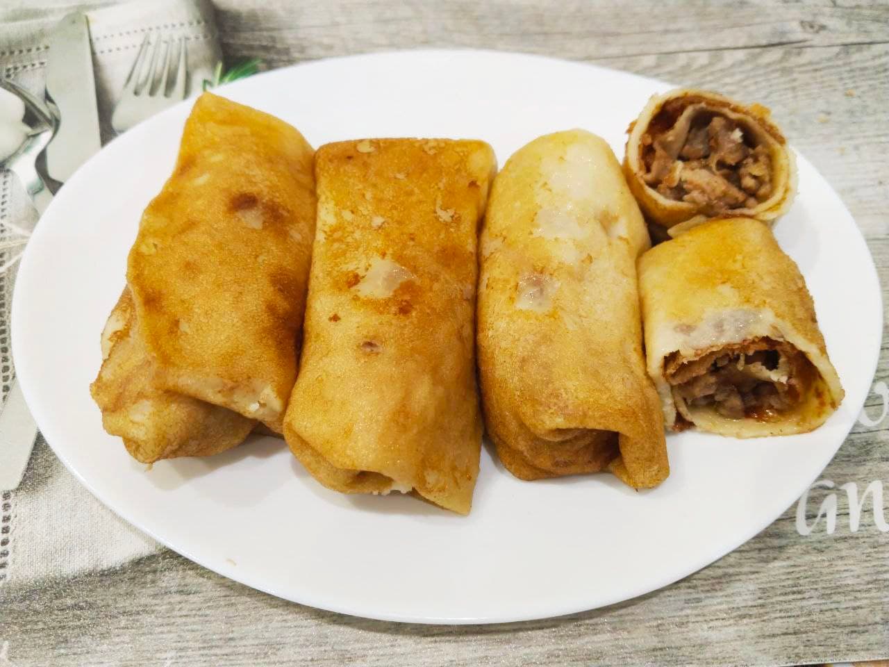 Блинчики с мясной начинкой из фарша и лука, вкусно и сытно