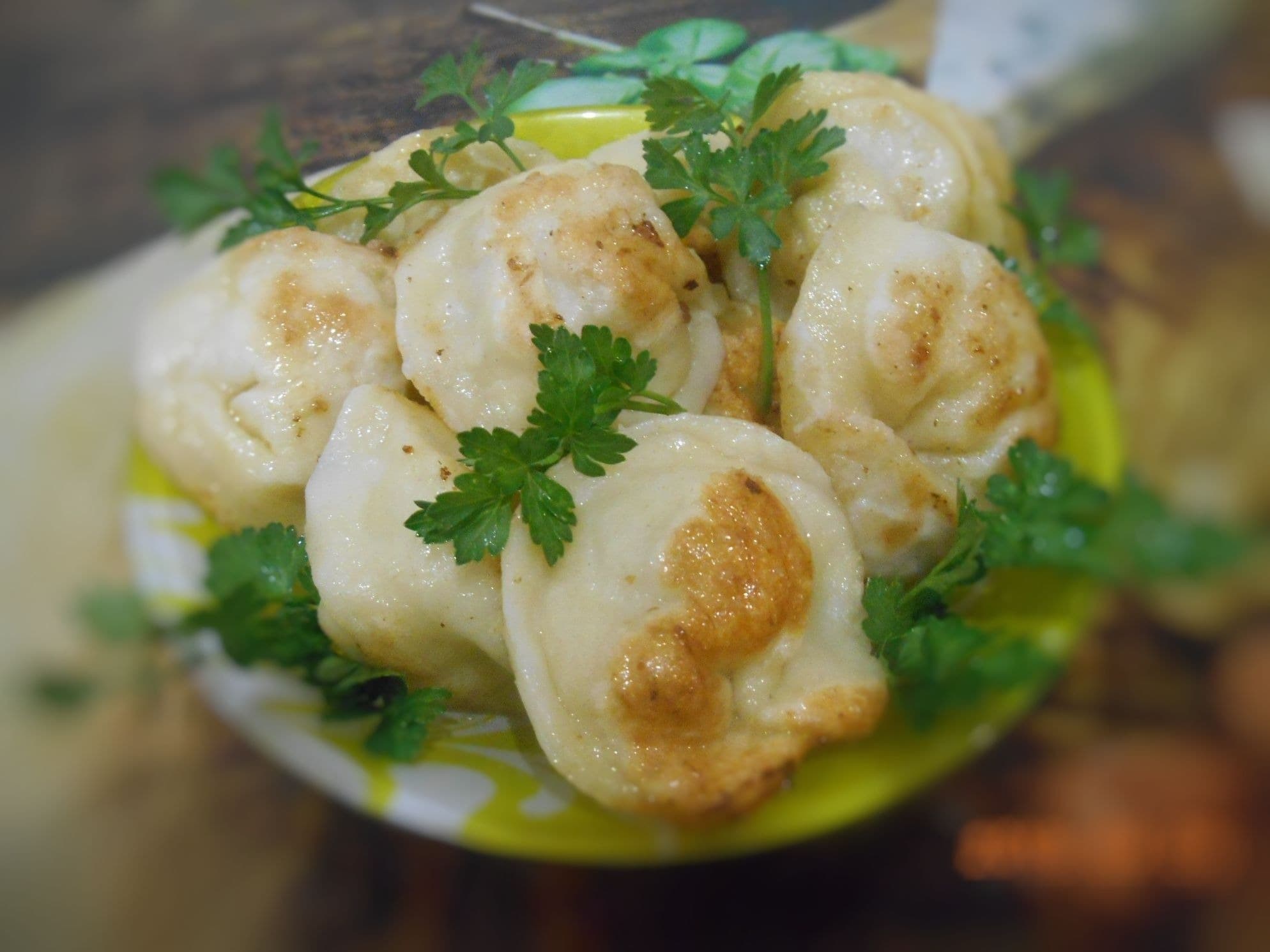 Жареные пельмени на сковороде