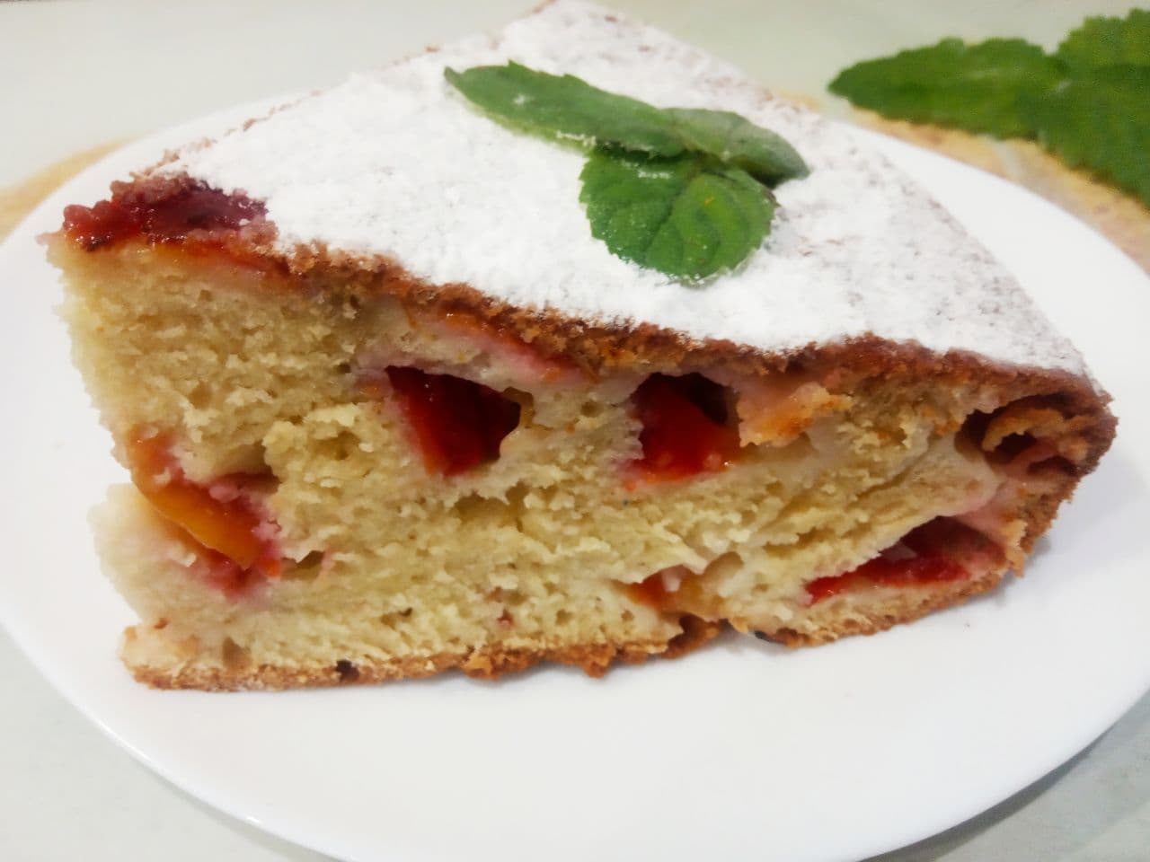 Пирог на молоке, со сливами, простой в приготовлении и вкусный