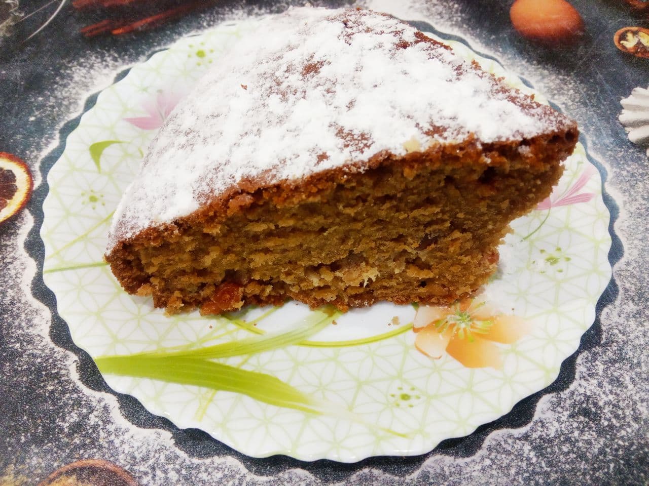 Чайный пирог с изюмом, воздушный и нежный
