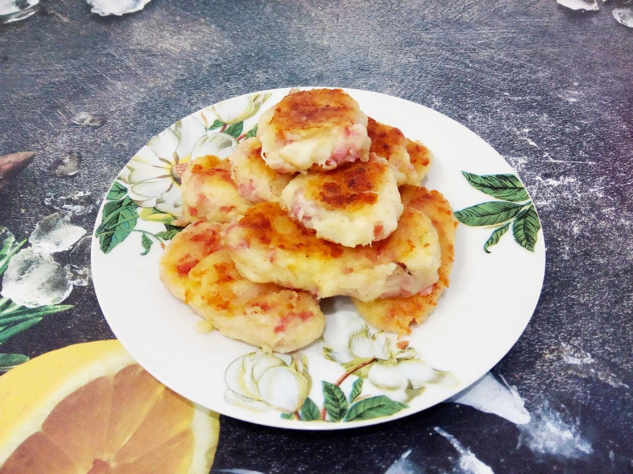 Котлеты из картофельного пюре, ветчины и сыра, просто и вкусно