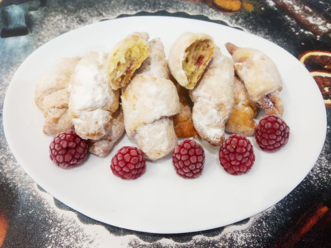 Рогалики с джемом на сметане, без яиц, просто и вкусно