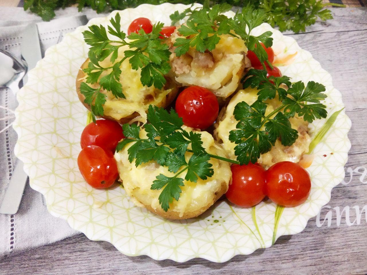 Картофель фаршированный начинкой и запеченный в духовке