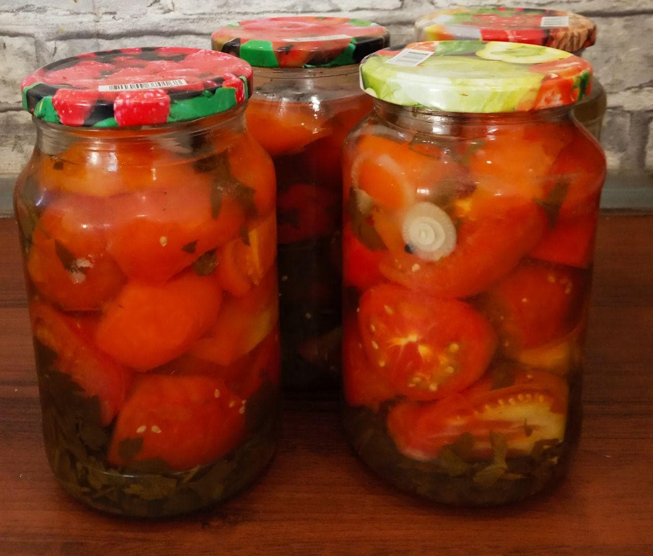 Консервированные помидоры половинками, как свежие