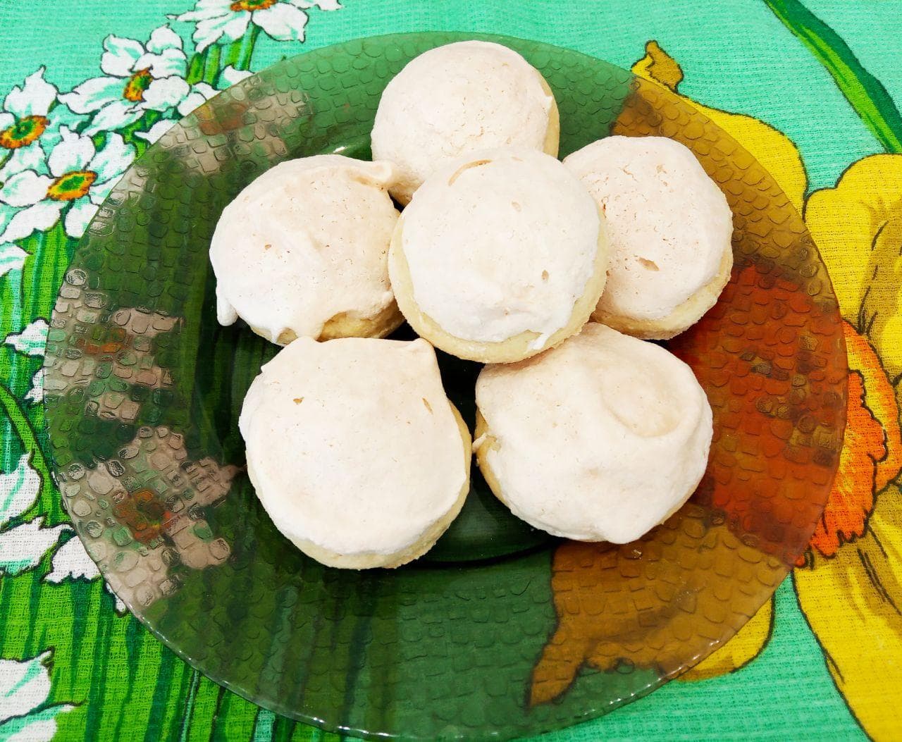 Печенье в белковой глазури