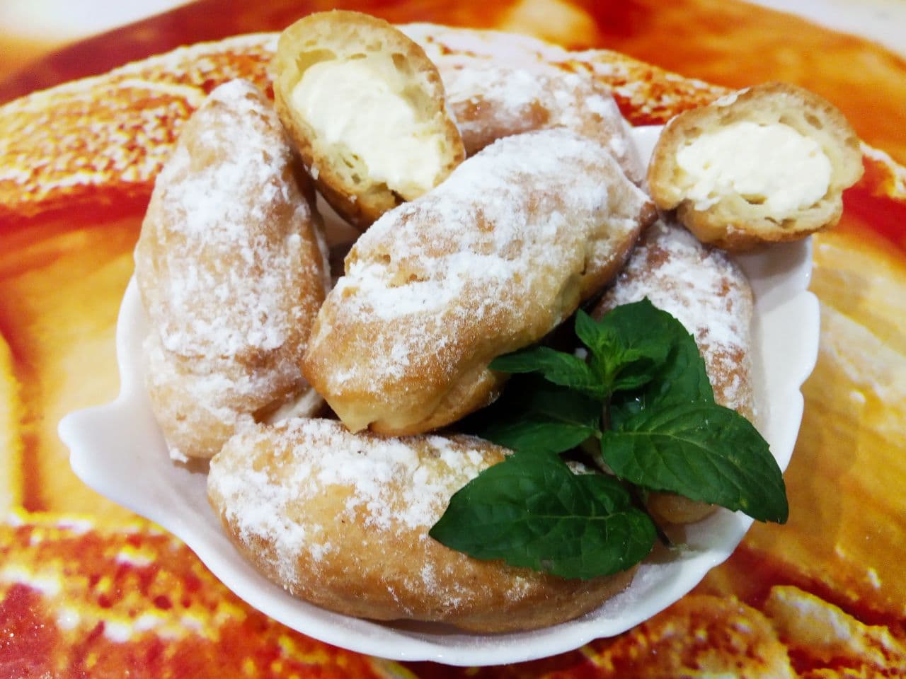 Заварные пирожные с масляным кремом, вкусные и аппетитные