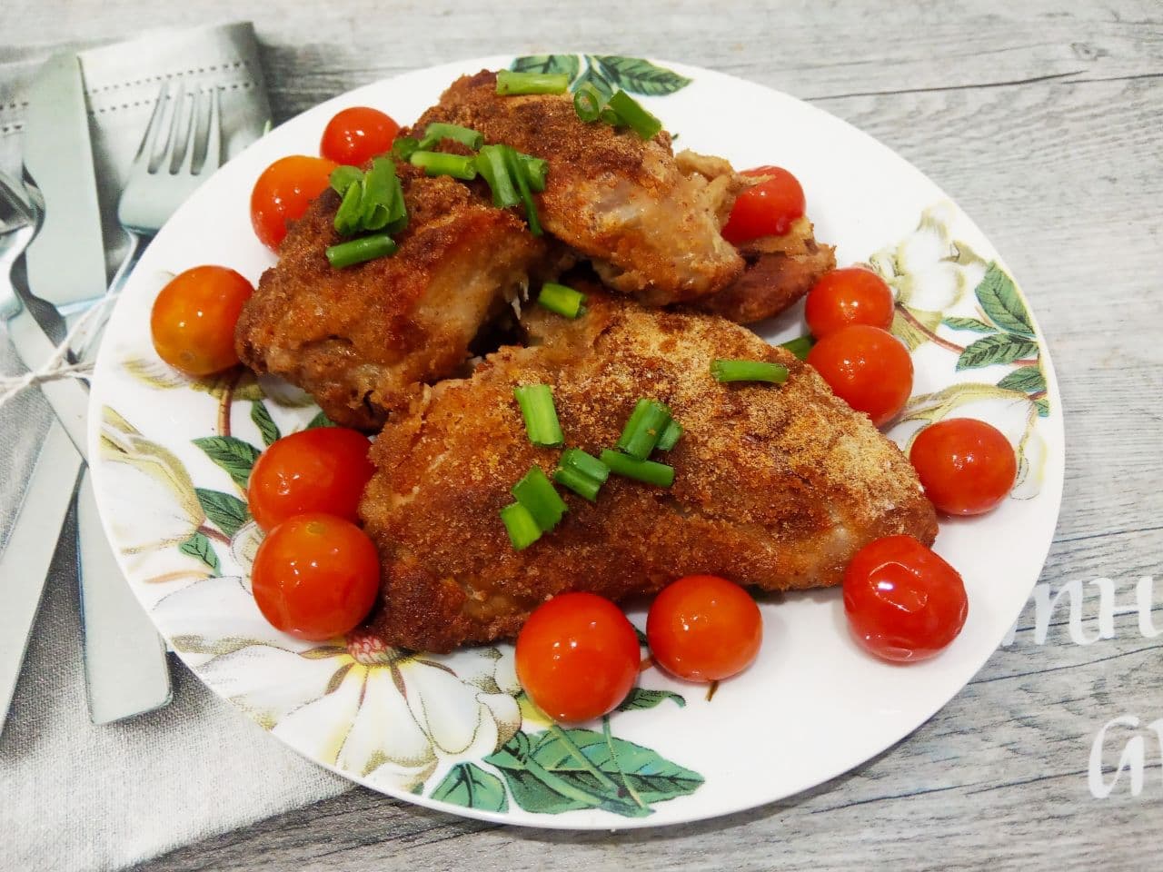 Сочные, аппетитные куриные крылышки в соевом соусе, яичном кляре и сухарях, запеченные в духовке