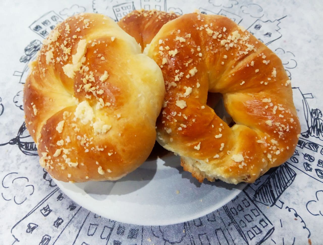 Булочки с изюмом, воздушные и мягкие