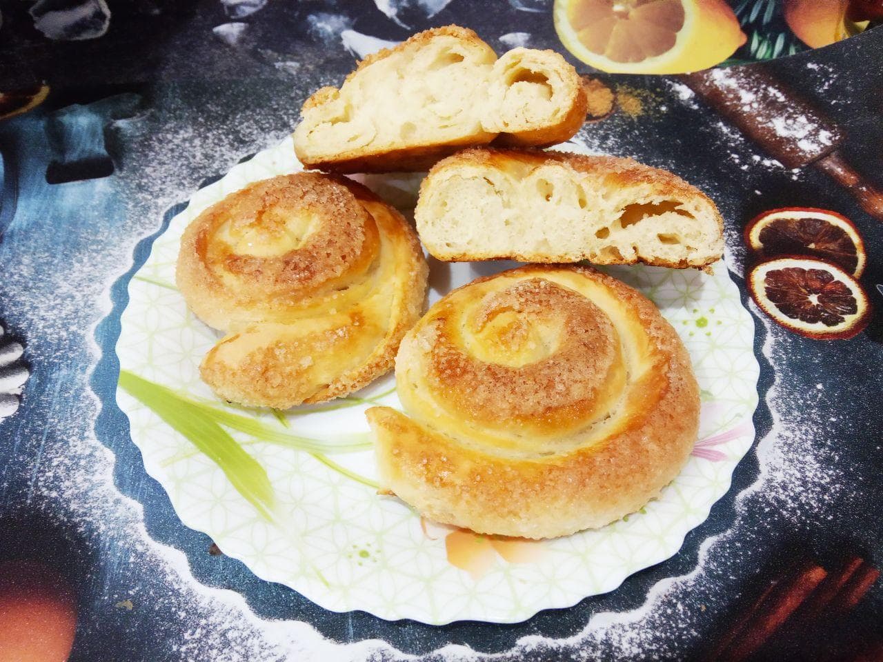 Булочки с сахарной начинкой, просто и вкусно
