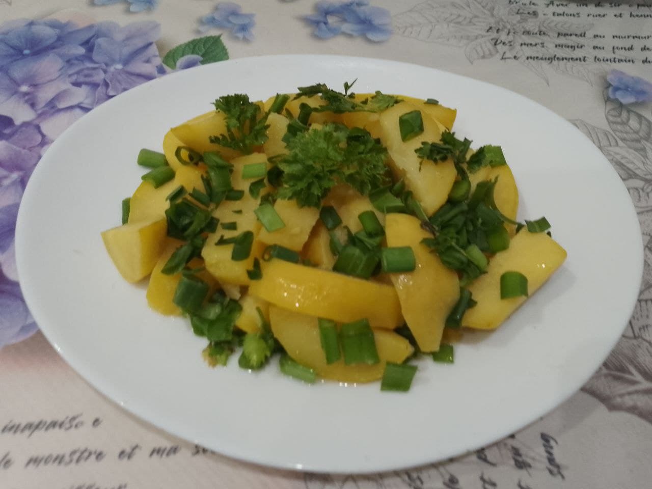 Простой рецепт картофеля с зеленым луком, просто и вкусно