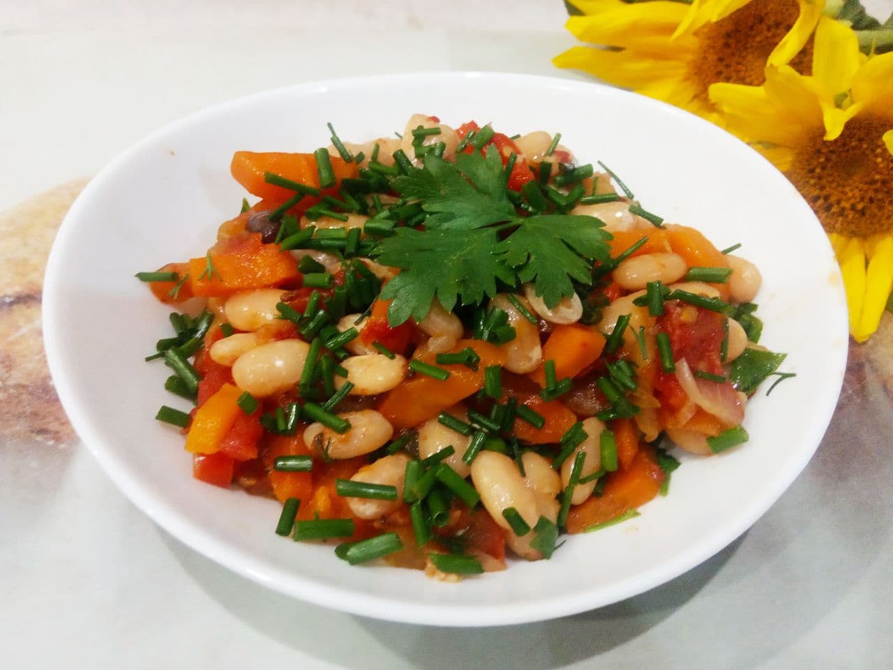 Тушеная фасоль с овощами, вкусно и сытно