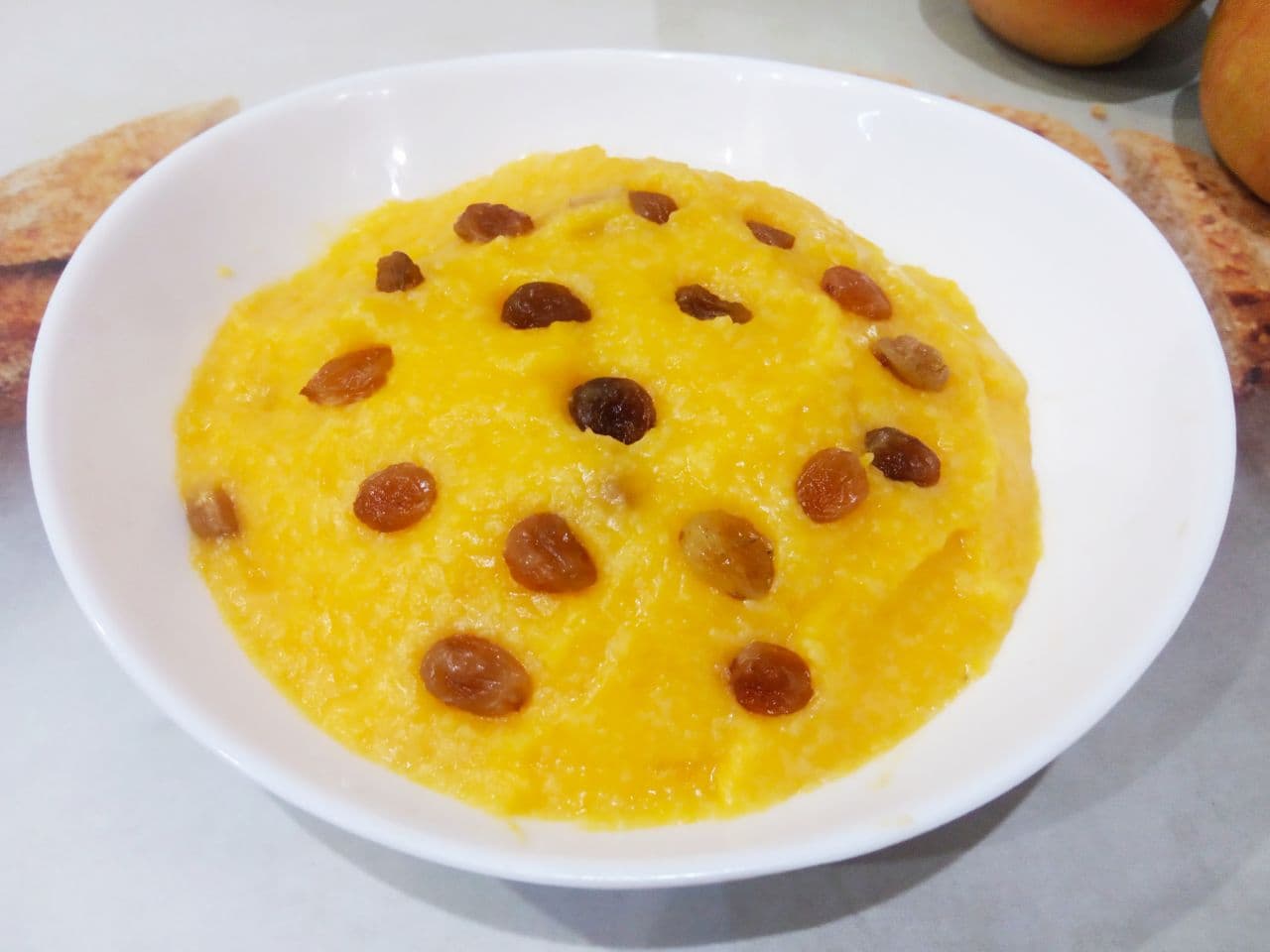 Простой рецепт тыквенной каши с манной крупой и изюмом