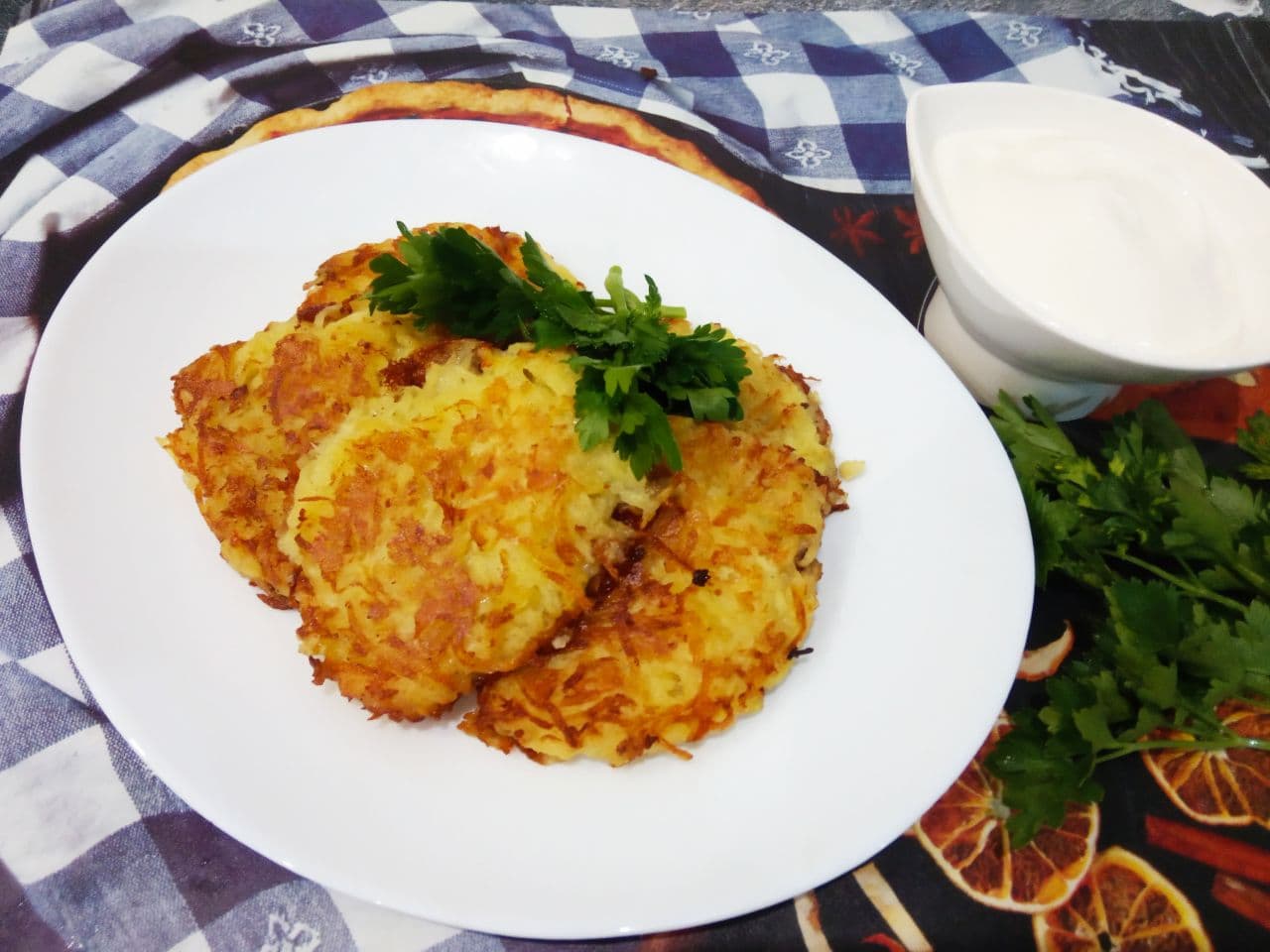 Картофельные оладьи или драники с твердым сыром, быстро и вкусно