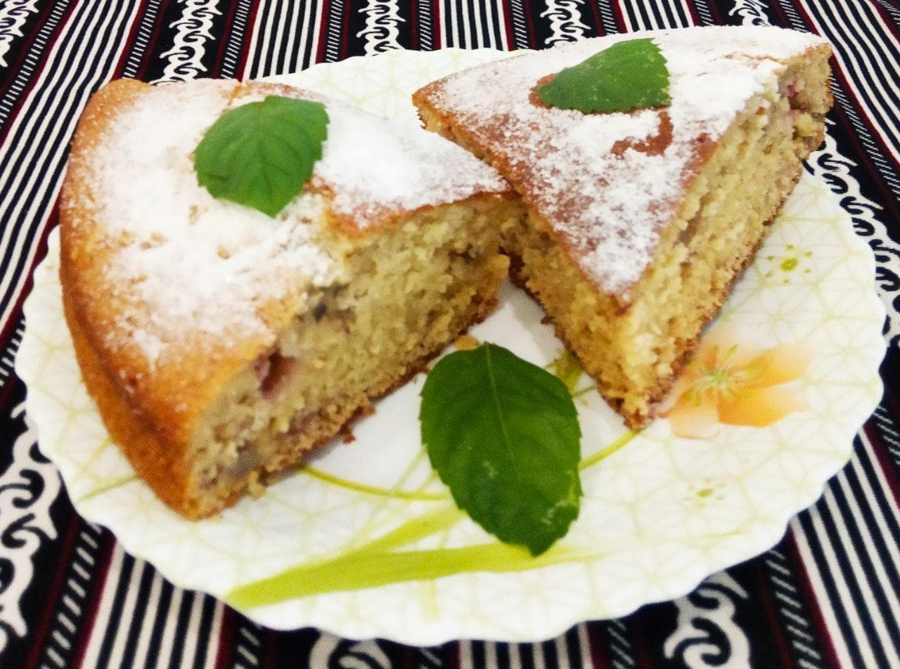 Манный пирог с ягодами