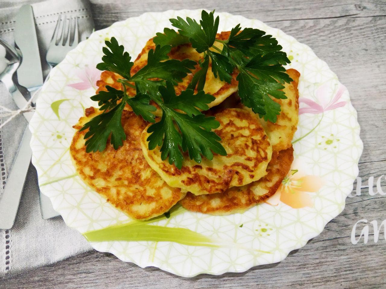 Простой рецепт оладий из кабачков, сытно и вкусно