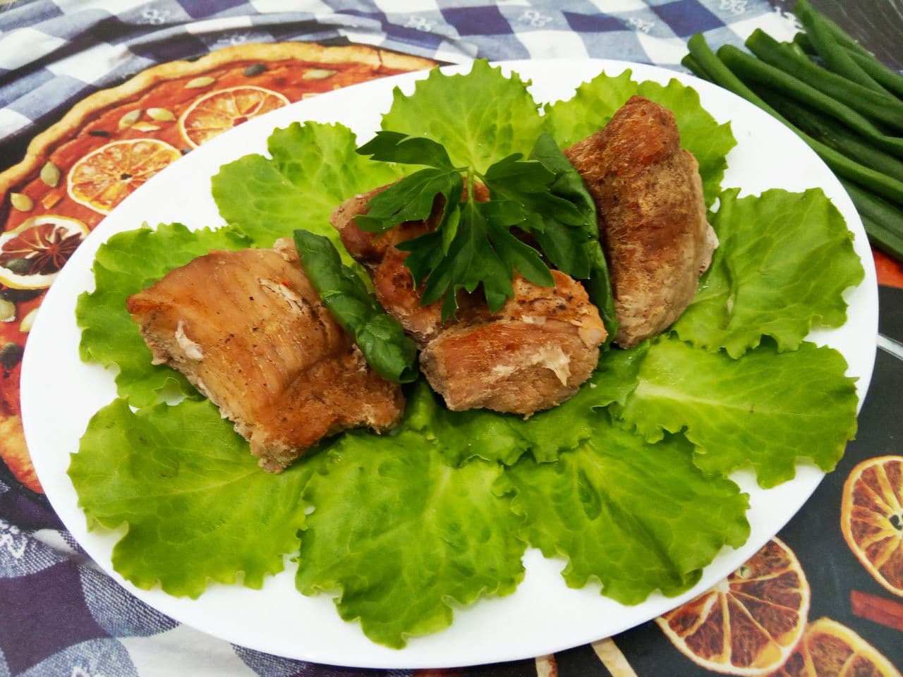 Мясо запеченное со специями в рукаве, нежное и сочное